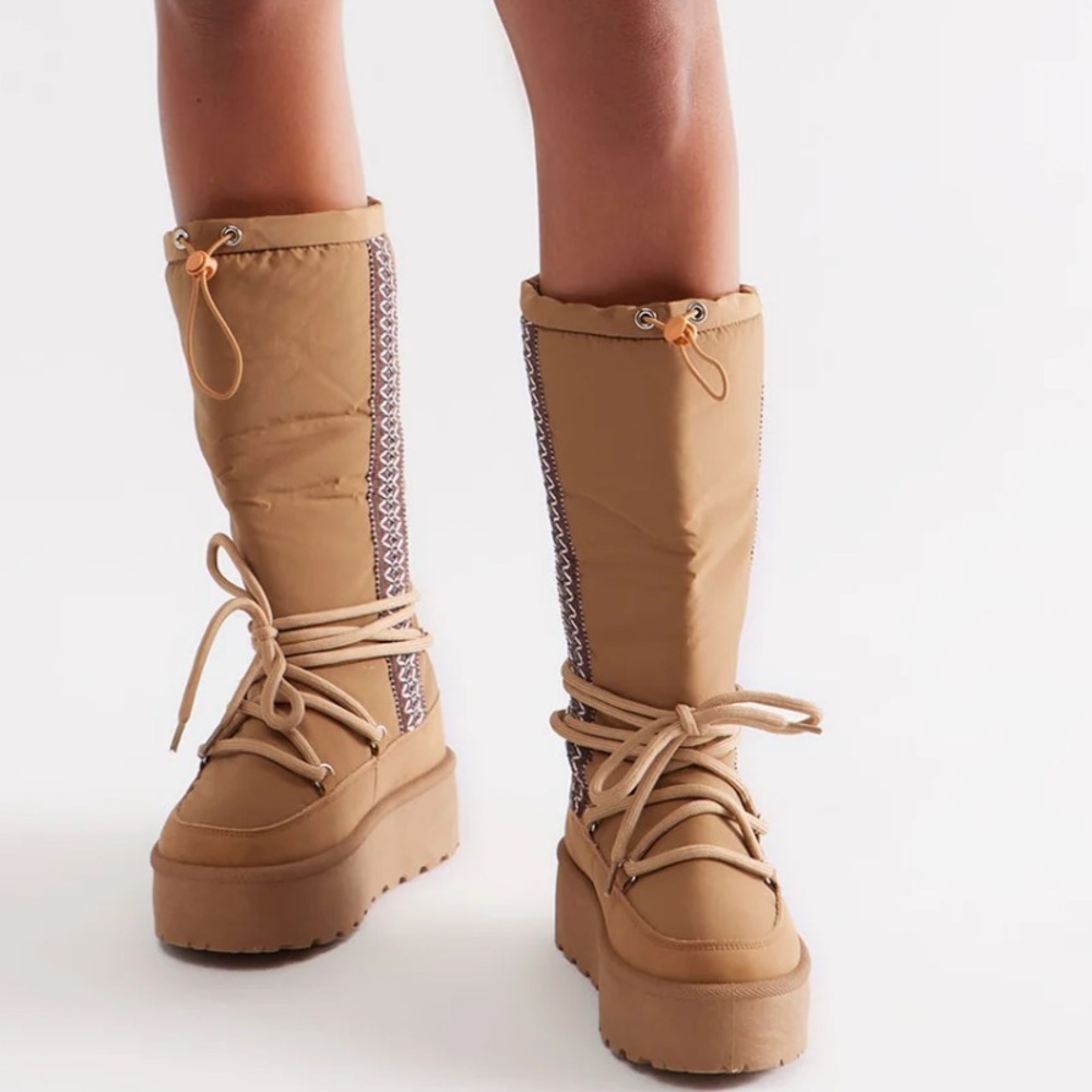 Winter sky Tan Women's Boots